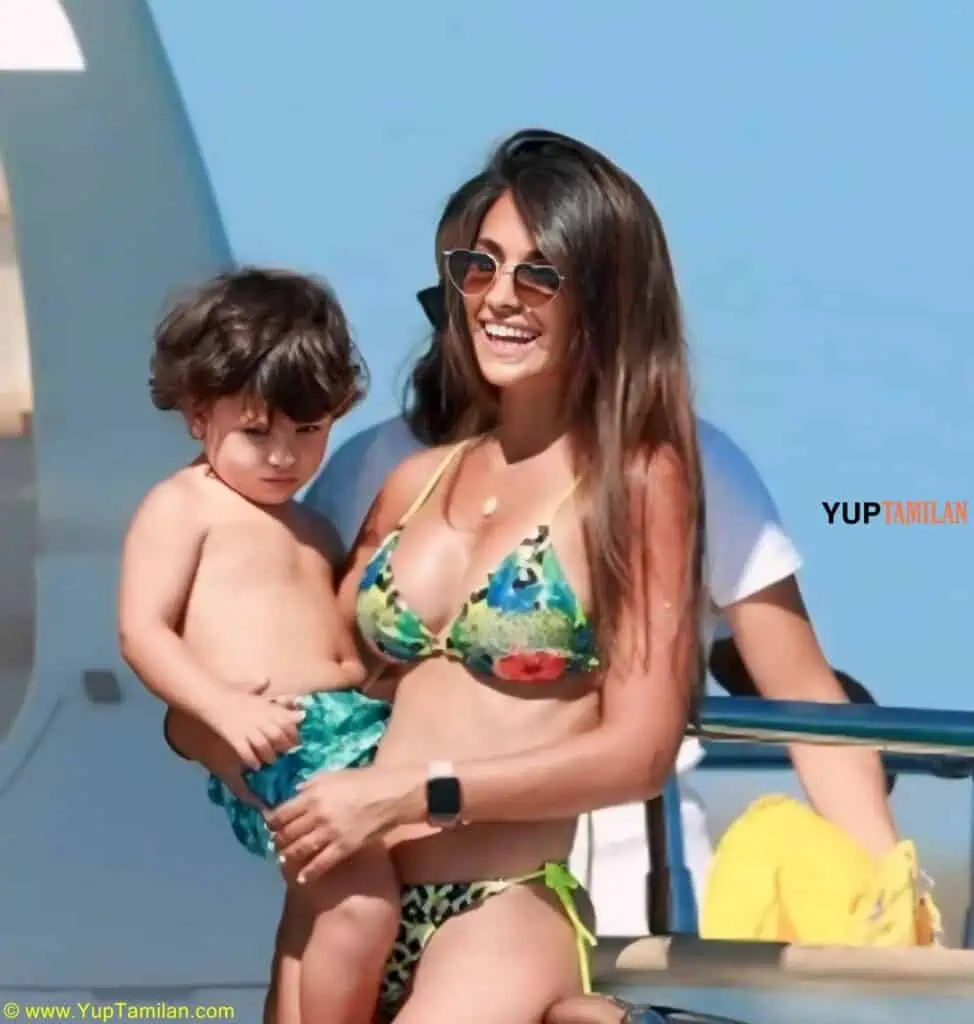 Antonela Roccuzzo Hottest Bikini Photos 13