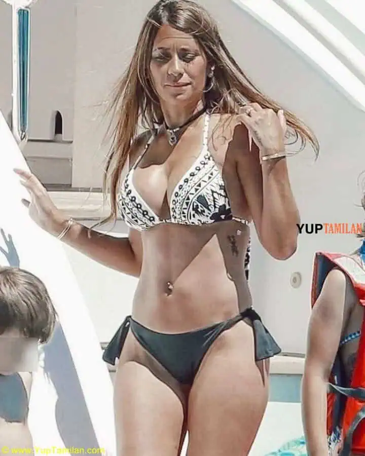 Antonela Roccuzzo Hottest Bikini Photos 23