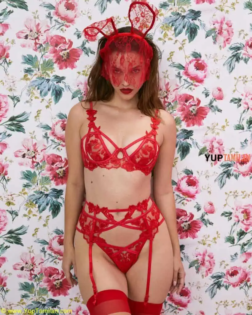 Barbara Palvin Red Hot Photos 14