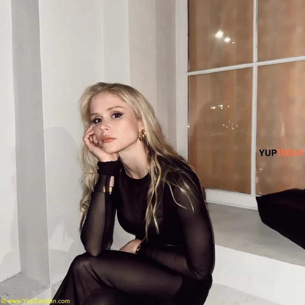 Erin Moriarty Hottest Photos 15