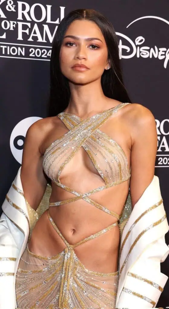 Zendaya Hottest Cleavage Pics